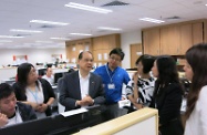 During a visit to the Kwun Tong Social Security Field Unit of the Social Welfare Department today (July 29), Mr Cheung (third left) receives briefing by the District Social Welfare Officer (Kwun Tong), Ms Ip Siu-ming (third right), and district staff on the profile of social security recipients in the district.
