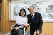劳工及福利局局长张建宗（右）在北京与中国残疾人联合会会长张海迪会面，就康复政策交流意见。