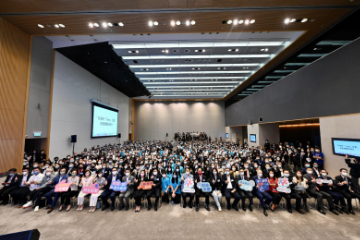 The kick-off Ceremony and Orientation Day of the Strive and Rise Programme was held today (October 29). Photo shows guests in a group photo with mentees, parents and mentors.