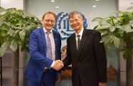 The Secretary for Labour and Welfare, Dr Law Chi-kwong, conducted his second-day visit programme in Beijing. Photo shows Dr Law (right) meeting with the Director of the International Labour Organisation - Beijing Office, Mr Tim De Meyer. They exchanged views on the latest developments of a range of labour issues in Hong Kong and the global trend in the labour arena.