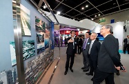 The Secretary for Labour and Welfare, Dr Law Chi-kwong, attended Hong Kong International Airport Career Expo 2018. Photo shows Dr Law (first right) touring the career expo.
