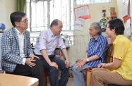 Mr Cheung (second left), Ms Chan (first right) and Dr Li (first left) chatted with an elderly person.